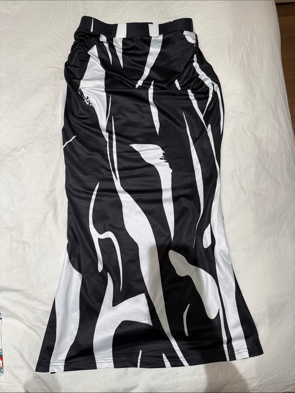 Fashion Brand Company Black & White Abstract Maxi Skirt